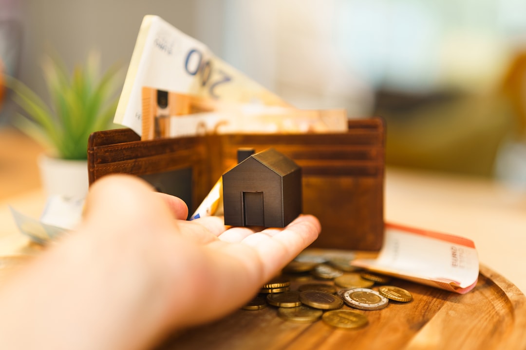 Miniature house and wallet representing home purchase costs in the Edmonds real estate market