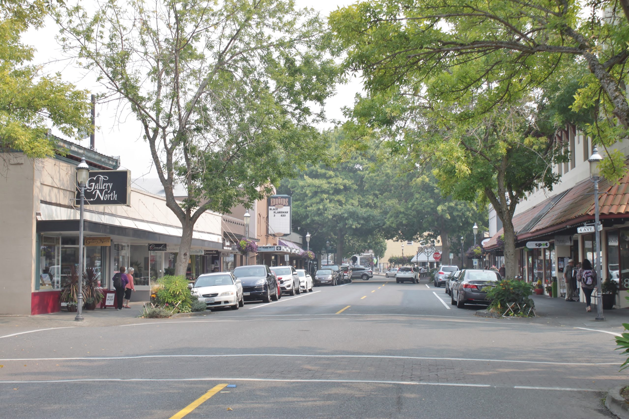 Main Street looking eastbound in downtown Edmonds, WA