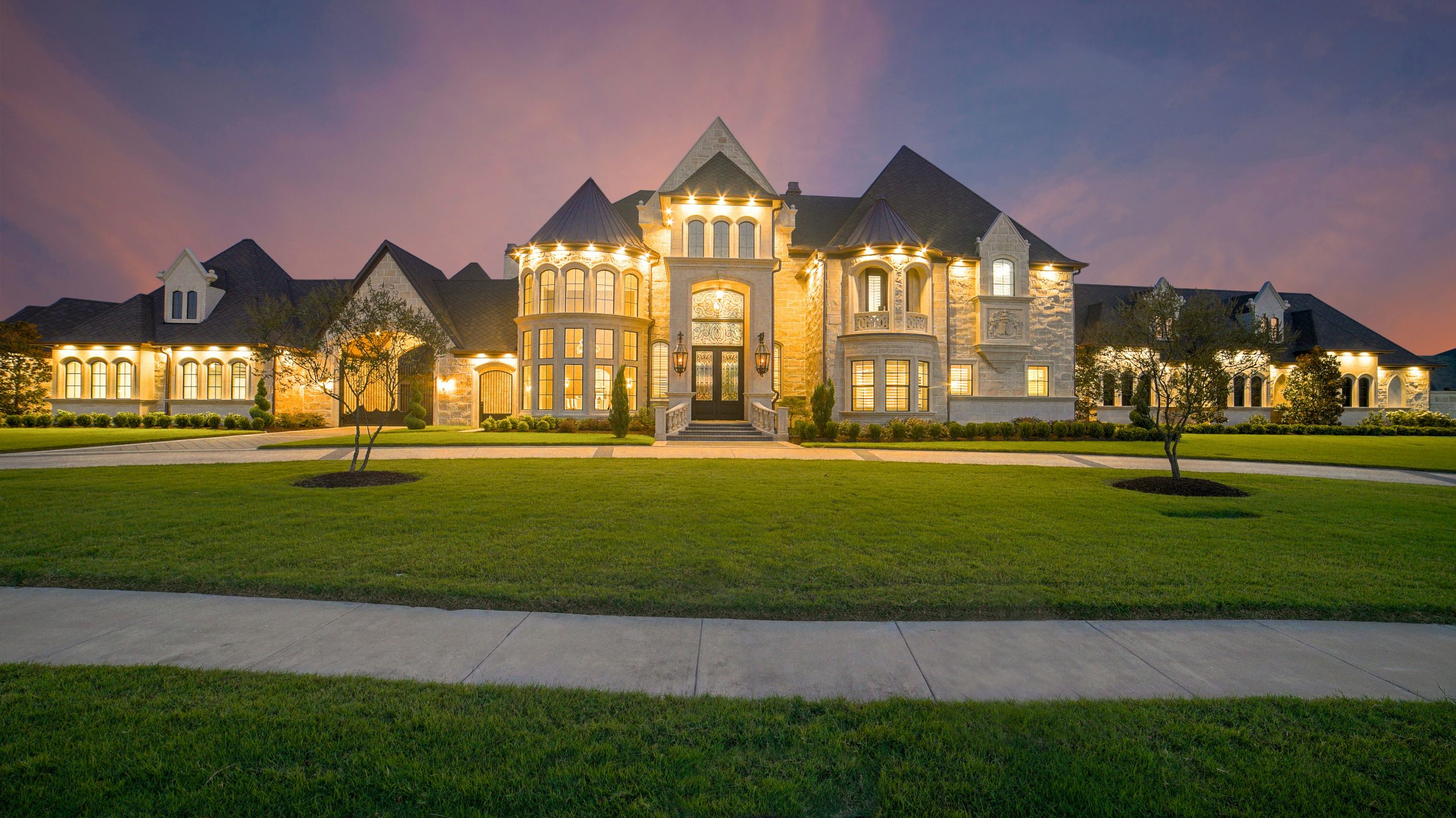 Well-maintained modern luxury home, illustrating how condition and renovation drive top-dollar sales in a slower market